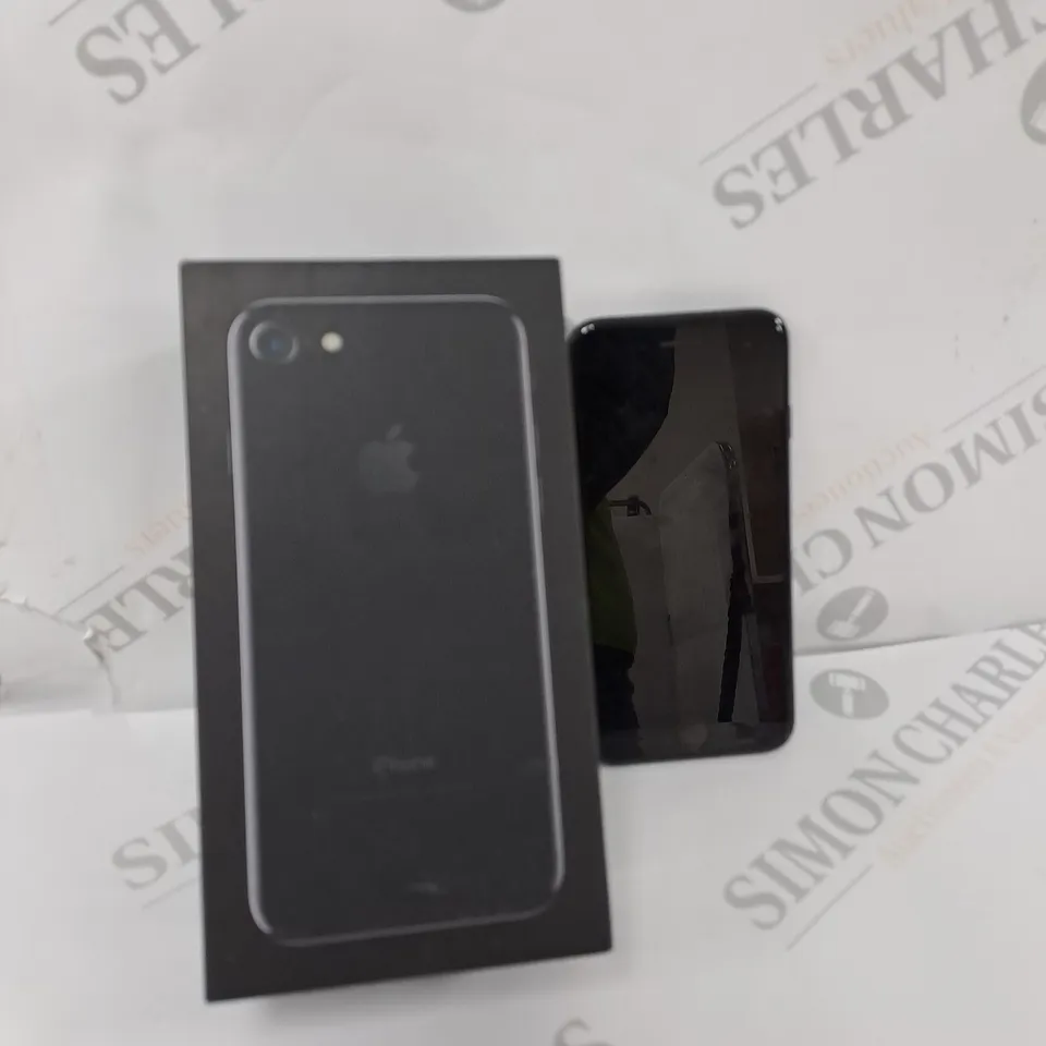 BOXED APPLE IPHONE 7 (A1778) IN BLACK
