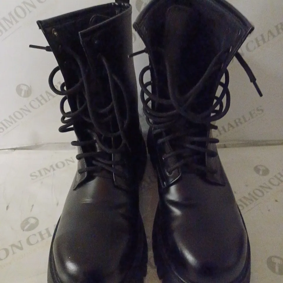 PAIR OF KOI WOMEN'S ANCHOR BLACK MILITARY LACE UP BOOTS SIZE 9