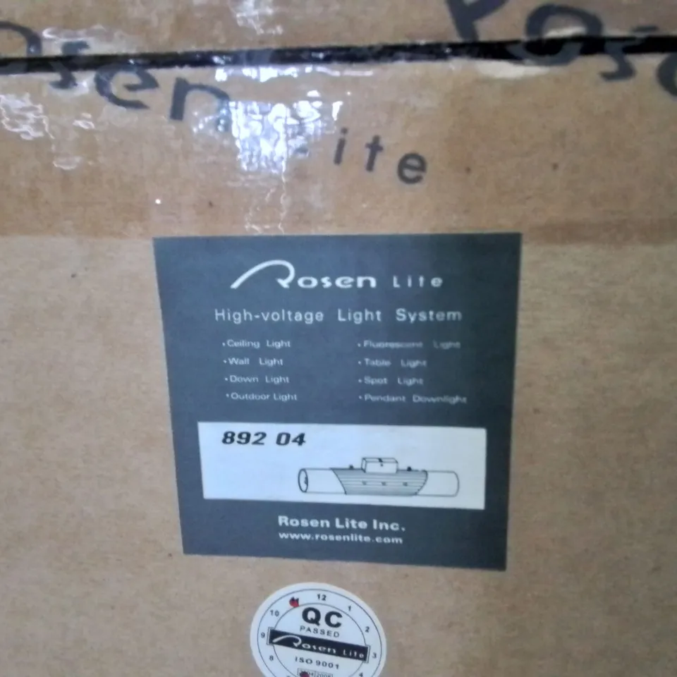 PALLET CONTAINING APPROXIMATELY 26 LIGHTING ITEMS TO INCLUDE EMCOLITE SUSPENSION LIGHT AND ROSEN LITE BAR LIGHT