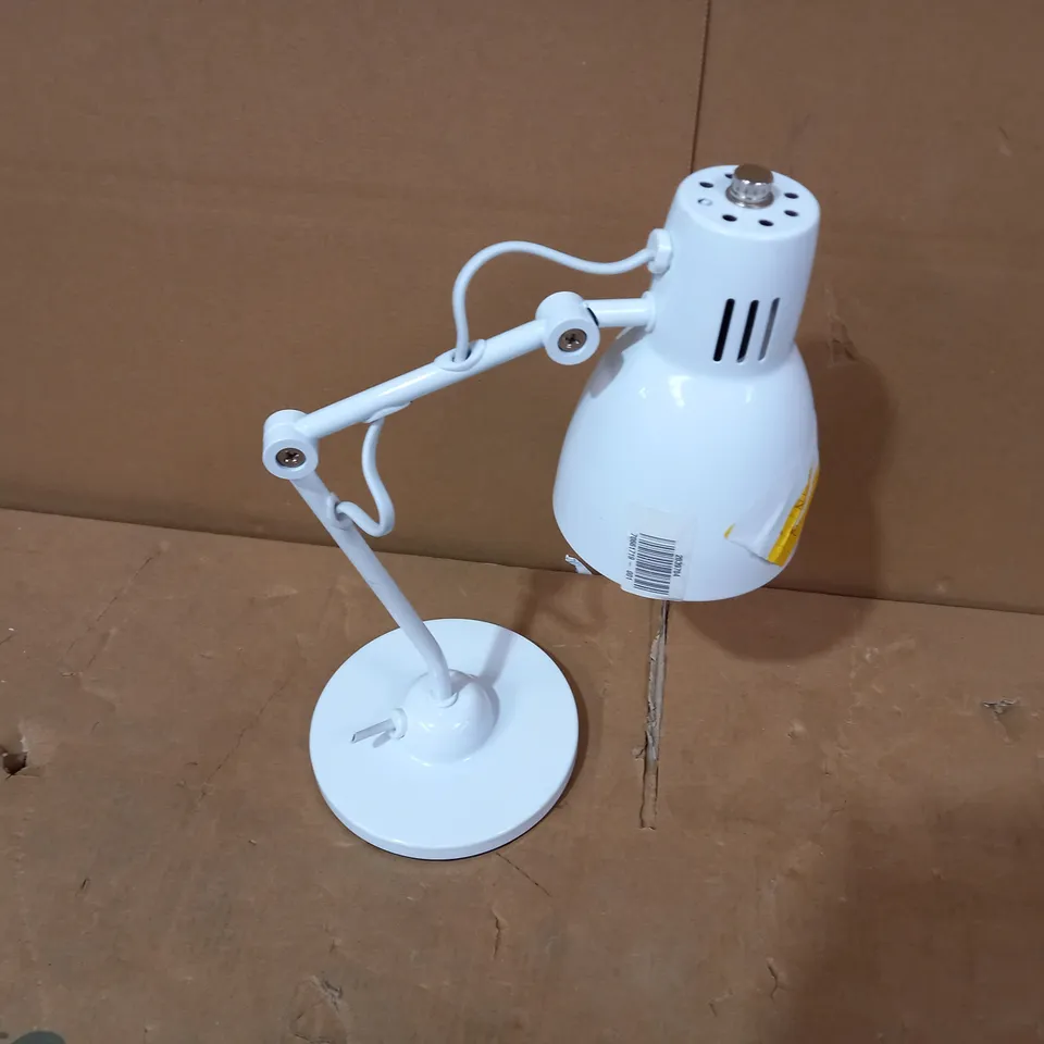 DESIGNER WHITE METAL DESK LIGHT 