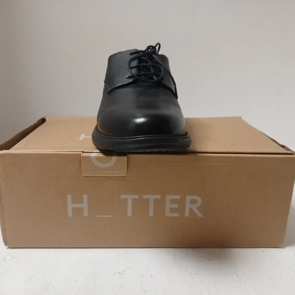 BOXED PAIR OF HOTTER LACE UP SHOES IN BLACK SIZE 9.5