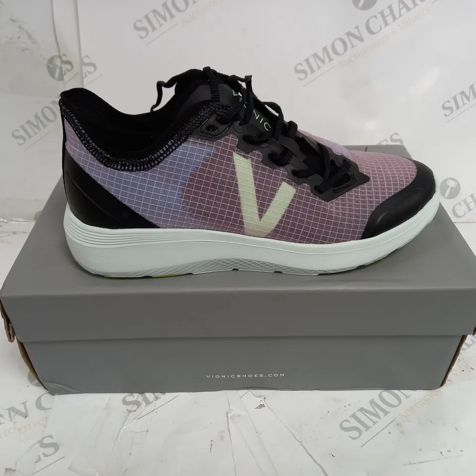 VIONIC CELESTE TRAINER IN BLACK SIZE 5.5