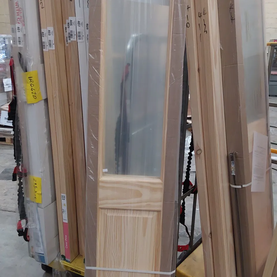 CLEAR PINE 4 PANEL BI-FOLD HALF GLAZED INTERNAL DOOR 1981 × 762mm