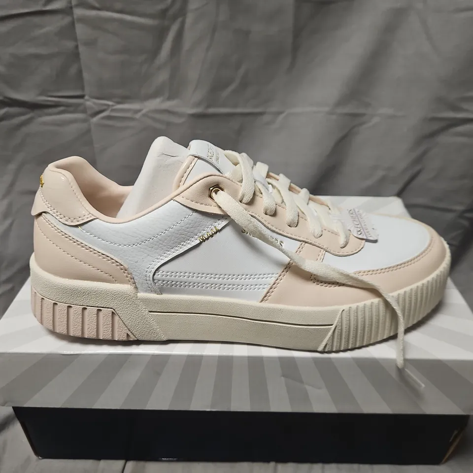 BOXED SKECHERS COURT CLASSICS WOMEN'S SNEAKERS UK 6.5 (US 9.5) – WHITE/PINK