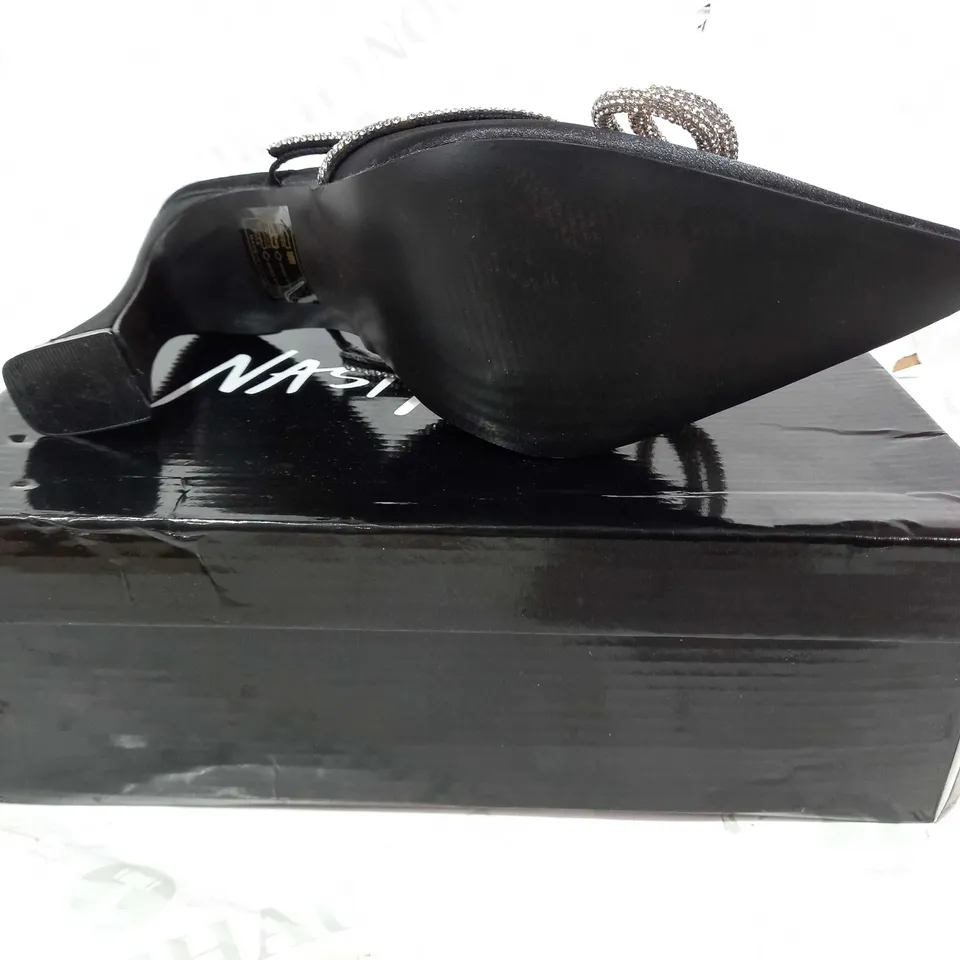 BOXED PAIR OF NASTY GAL SATIN DIAMANTE BOW FRONT HEELS IN BLACK UK SIZE 6