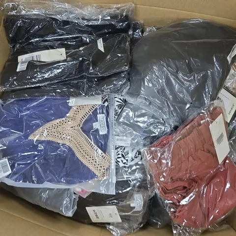 APPROXIMATELY 30 ASSORTED CLOTHING ITEMS IN VARIOUS SIZES, STYLES & COLOURS TO INCLUDE BRANDS SUCH AS LA MAREY, ANAMOR, TAMSY, ETC - COLLECTION ONLY