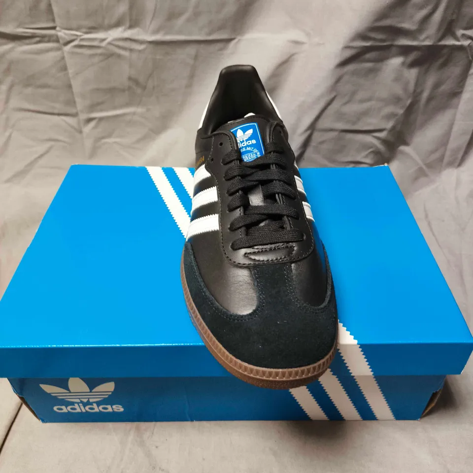 ADIDAS SAMBA OG TRAINERS IN BLACK/WHITE - 10