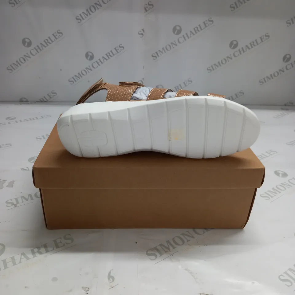 BOXED PAIR OF CUSHION WALK ONE TOUCH CLOSE SANDALS IN TAN - SIZE 6 