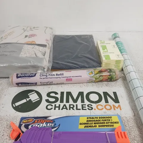 BOX OF APPROXIMATELY 10 ASSORTED ITEMS INCLUDING A TALLON 2026-2027 MID-YEAR PLANNER, A NERF SUPER SOAKER AND Q-CONNECT QUICK NOTES