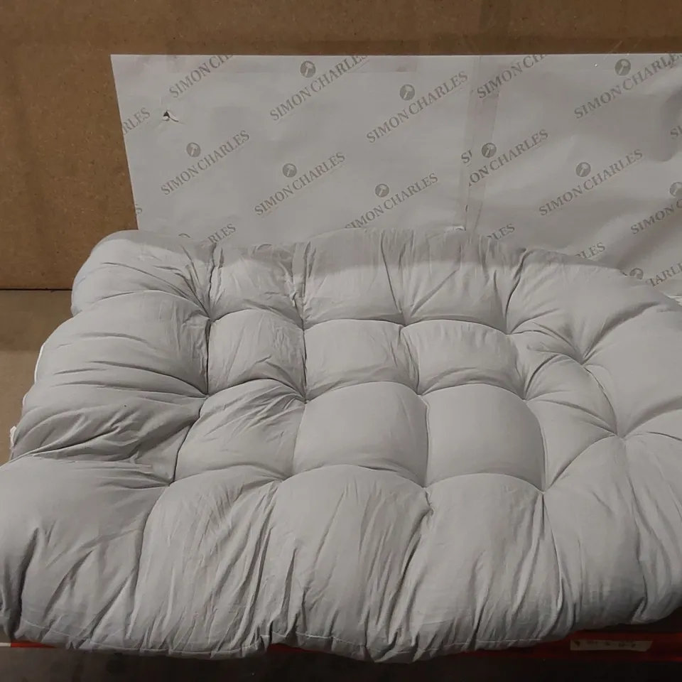 OUTDOOR SEAT CUSHION - LIGHT GREY