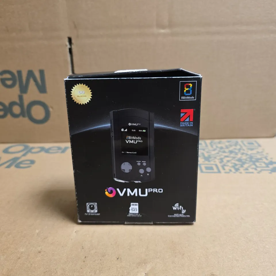 VMU PRO DREAMCAST VMU MEMORY CARD – BOXED (8BITMODS, MADE IN BRITAIN)