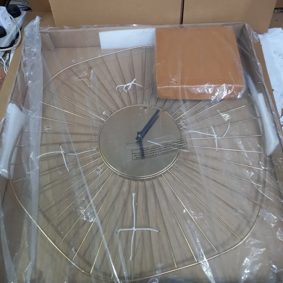 MY HOME STORIES LARGE DECORATIVE WIRE WALL CLOCK