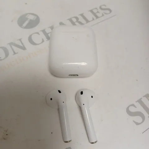 APPLE AIRPODS IN WHITE WITH CHARGING CASE