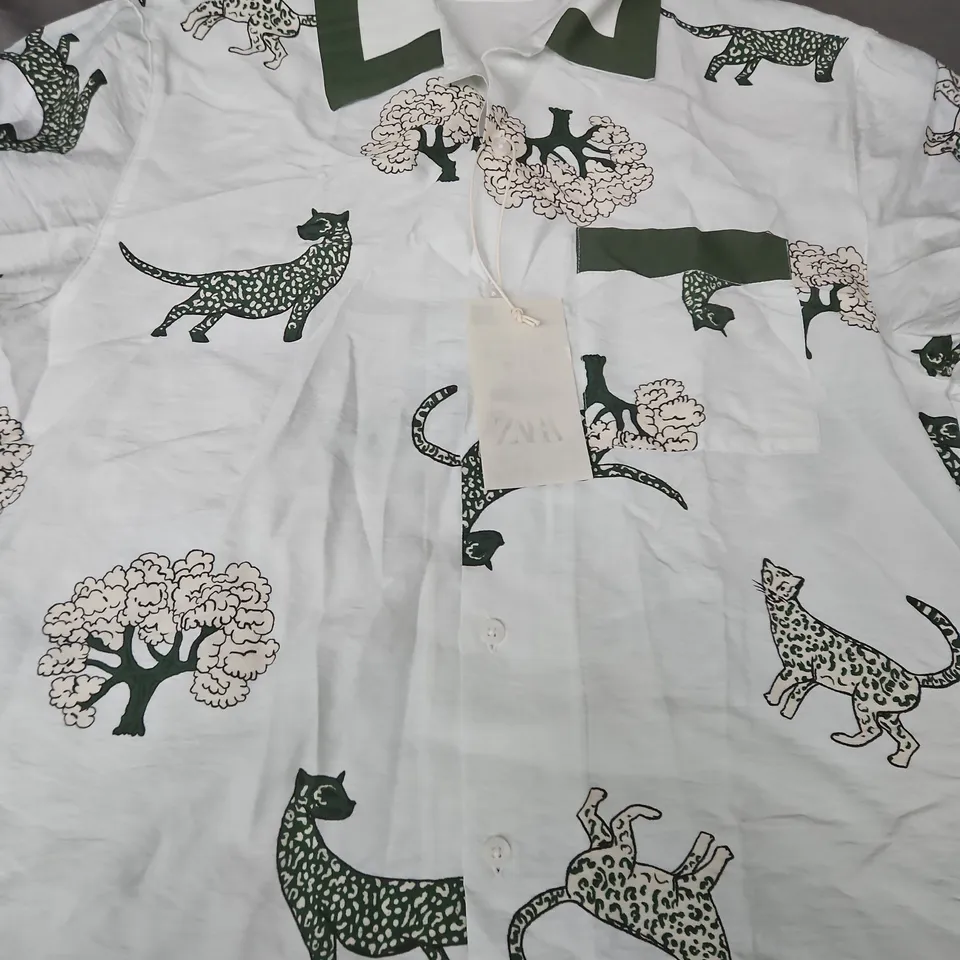 ZARA SHORT SLEEVE BUTTON-UP SHIRT IN ECRU/GREEN SIZE XL