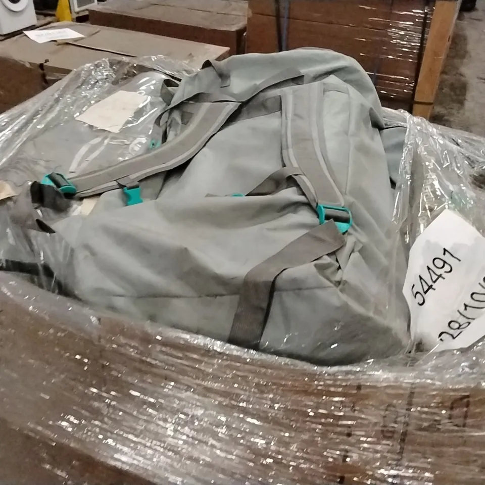 PALLET CONTAINING A LARGE QUANTITY OF INFLATABLE PADDLE BOARDS
