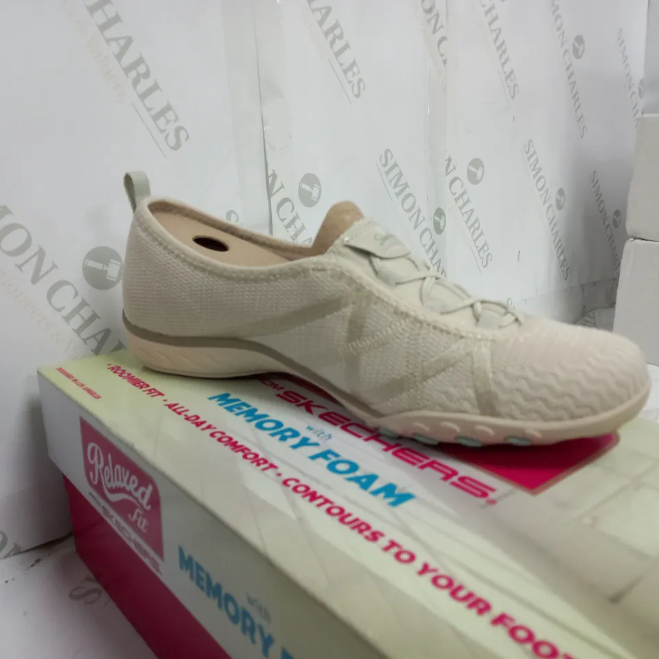 SKETCHERS MEMORY FOAM SHOES SIZE 4