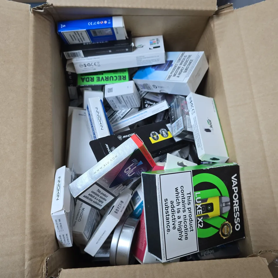 BOX OF APPROXIMATELY 30 ASSORTED E-CIGARETTES AND ACCOMPANIMENTS TO INCLUDE: VARIOUS SMOK PRODUCTS 