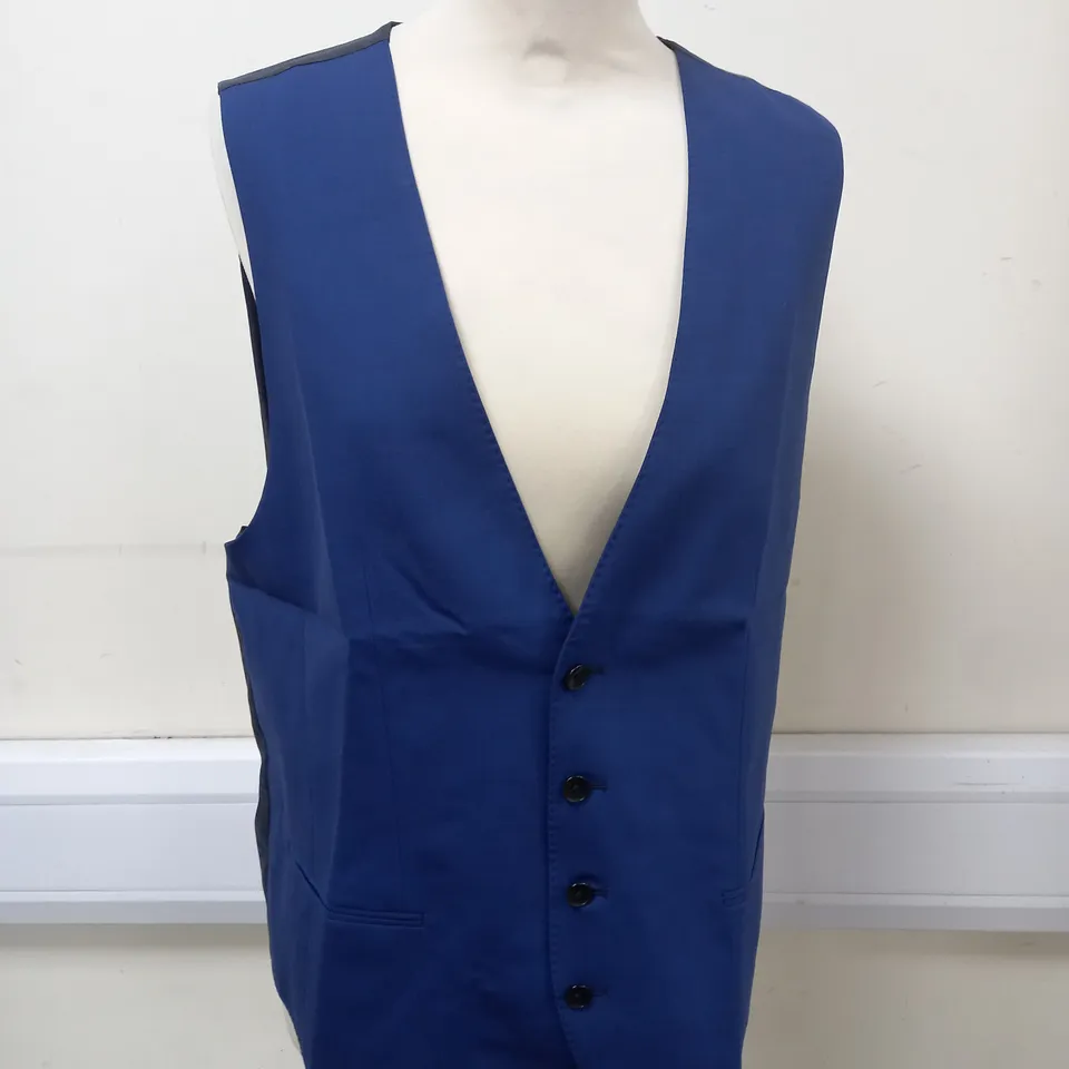 HUGO BOSS WAIST COAT SIZE 40