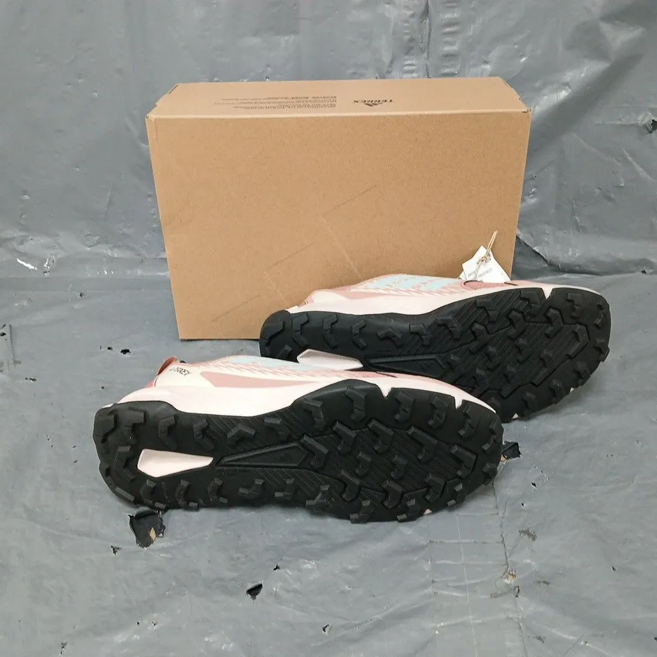 BOXED PAIR OF ADIDAS TERREX TRACEBINDER 3 WOMENS UK 6 - CLAY/GREY/PINK 