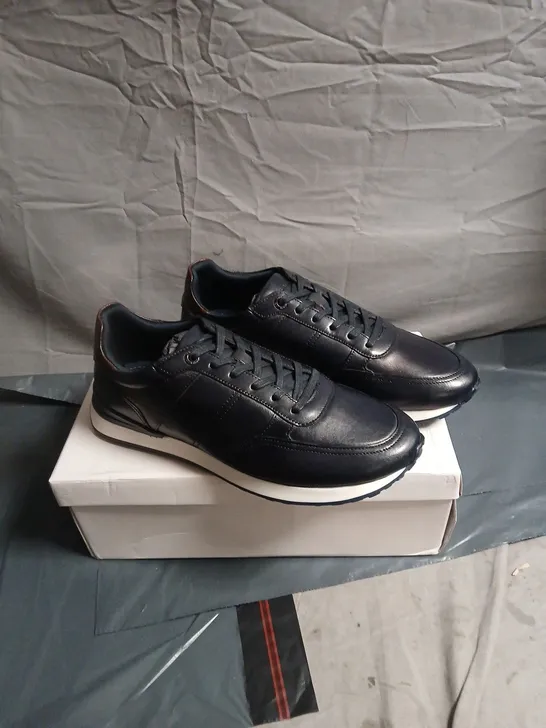 Lot 500: KURT GEIGER MEN'S DARK BLUE LEATHER TRAINERS EU SIZE 44 ...
