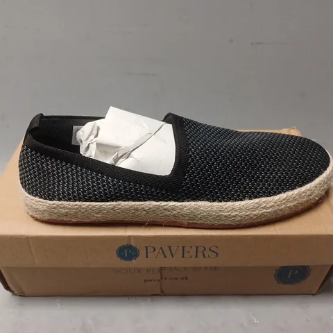 BOXED PAIR OF PAVERS SLIP ON SHOES - UK SIZE 7