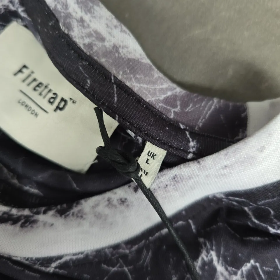 FIRETRAP LONDON MARBLE PRINT T-SHIRT – MEN’S SIZE L