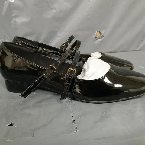NEW LOOK COMFORT DOUBLE STRAP BALLET PUMPS IN BLACK - SIZE 6