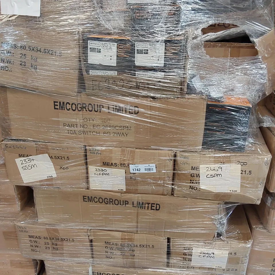 PALLET OF APPROXIMATELY  ASSORTED ELECTRICAL ITEMS/COMPONENTS TO INCLUDE: SWITCHES