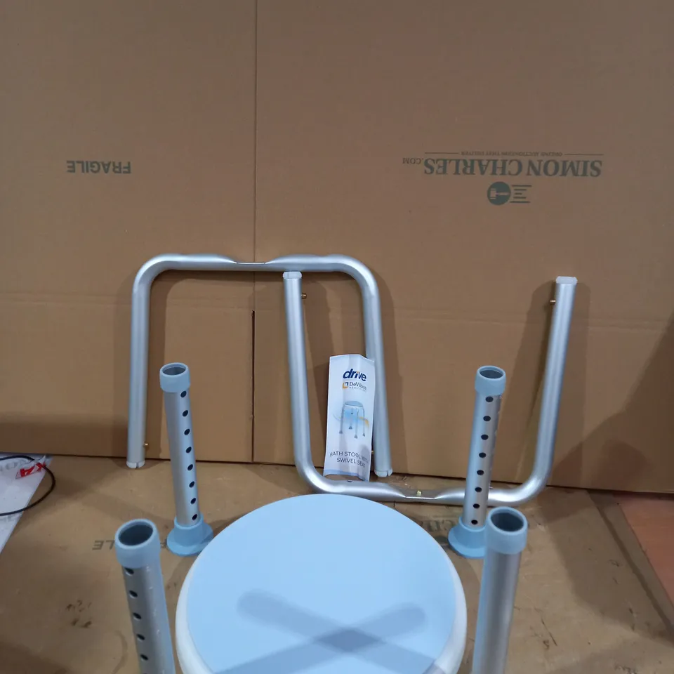 DRIVE DEVILBISS HEALTHCARE ROTATING ROUNDED BATH / SHOWER STOOL WITH SWIVEL SEAT