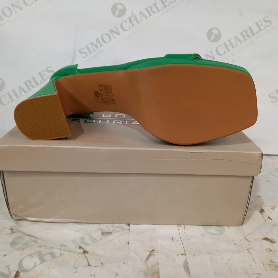 BOXED PAIR OF LA BOTTINE OPEN TOE BLOCK HEEL SANDALS IN GREEN EU SIZE 38