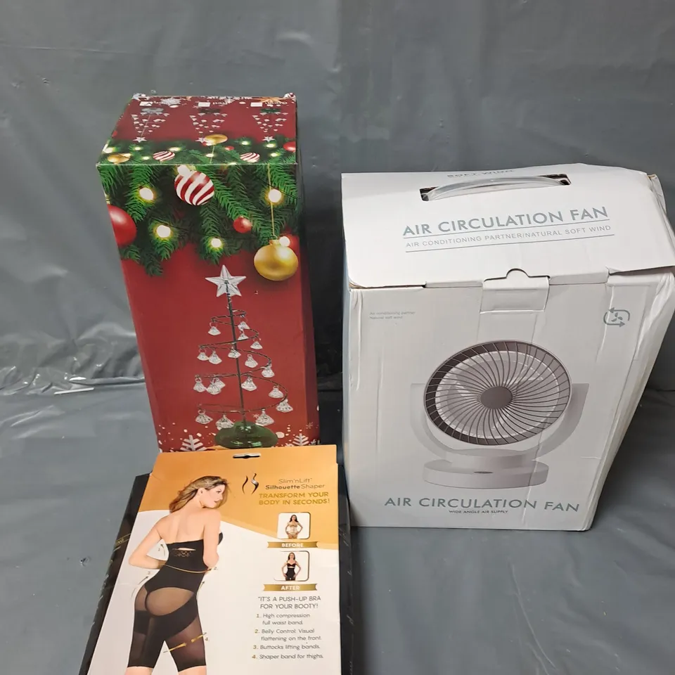 APPROXIMATELY 15 ASSORTED HOUSEHOLD ITEMS TO INCLUDE FESTIVE DECORATIONS, DESK FAN AND SHAPER UNDERWEAR