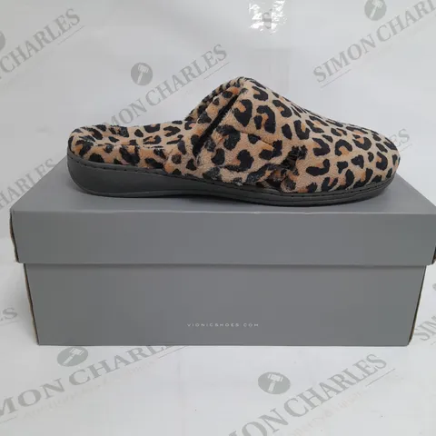 BOXED PAIR OF VIONIC SLIPPERS SIZE 7