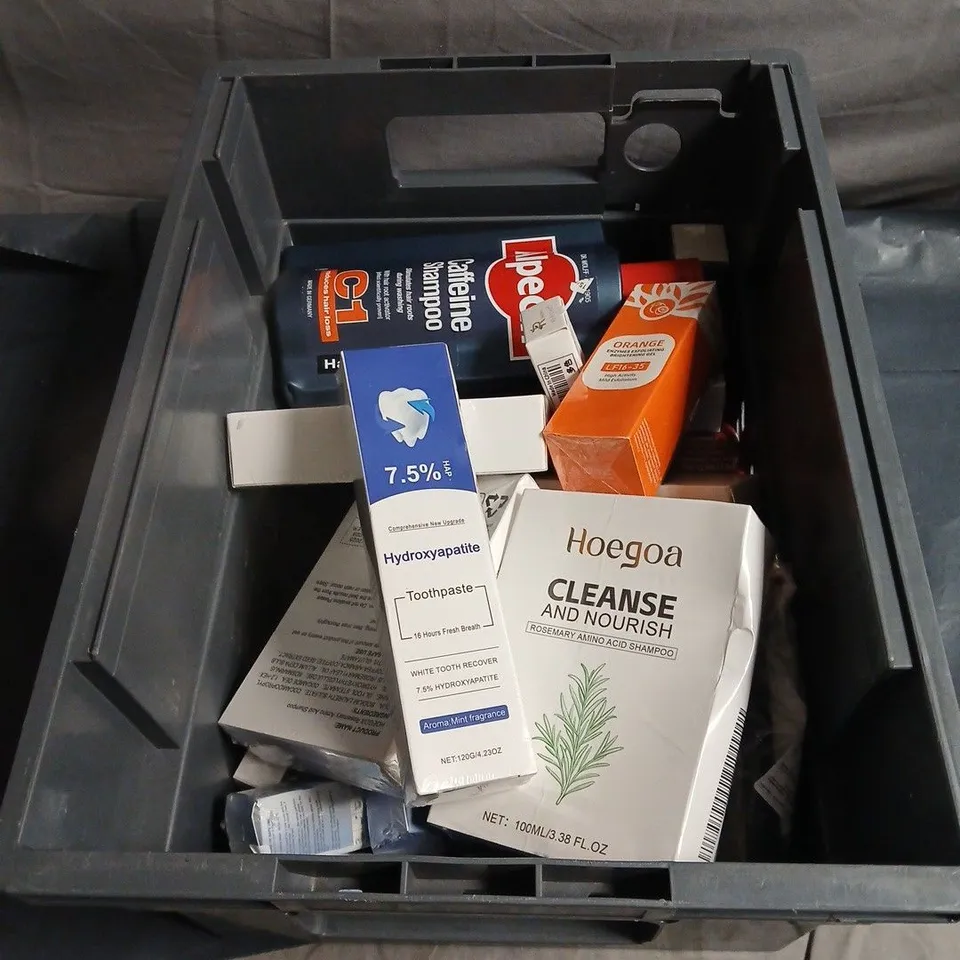 APPROXIMATELY 15 ASSORTED COSMETIC ITEMS TO INCLUDE ALPECIN SHAMPOO, TOOTHPASTE, ORANGE BRIGHTENING GEL, HOEGOA CLEANSE AND NOURISH, NAIL POLISH ETC