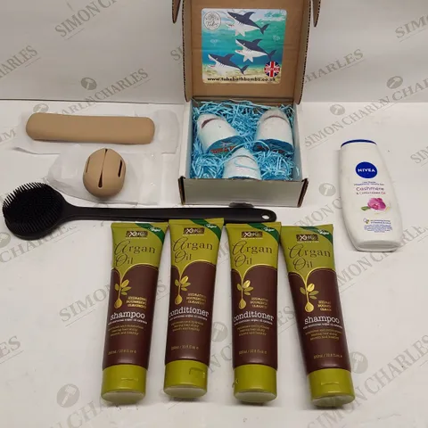BOX OF APPROXIMATELY 8 BRAND NEW PRODUCTS TO INCLUDE;