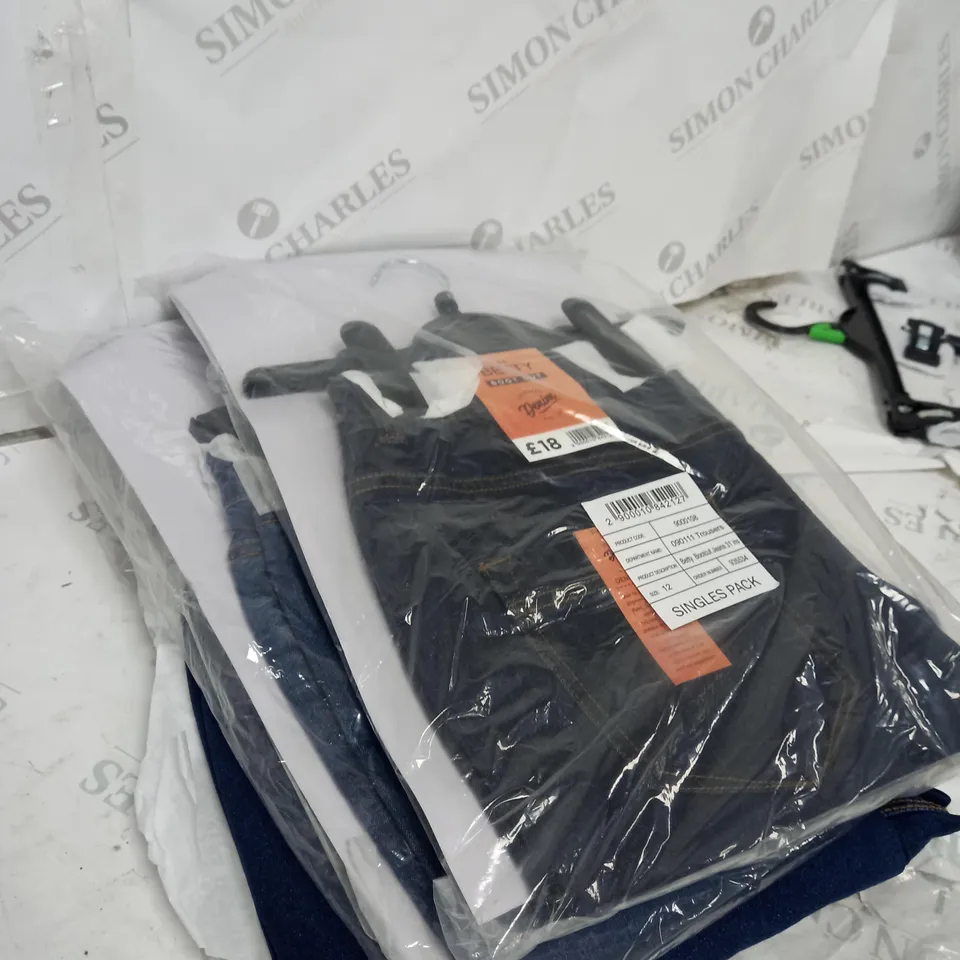 4 X PAIR OF STRAIGHT LEG DENIM JEANS