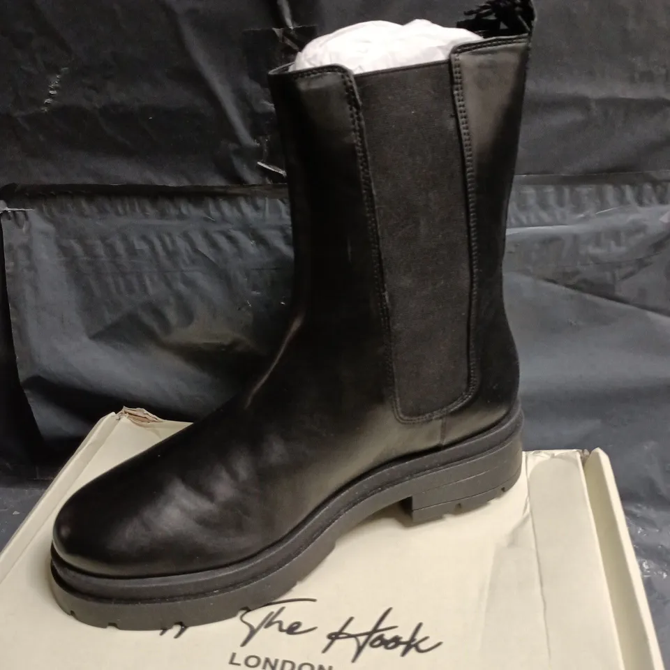 OFF THE HOOK BANK BOOTS IN BLACK - UK 7