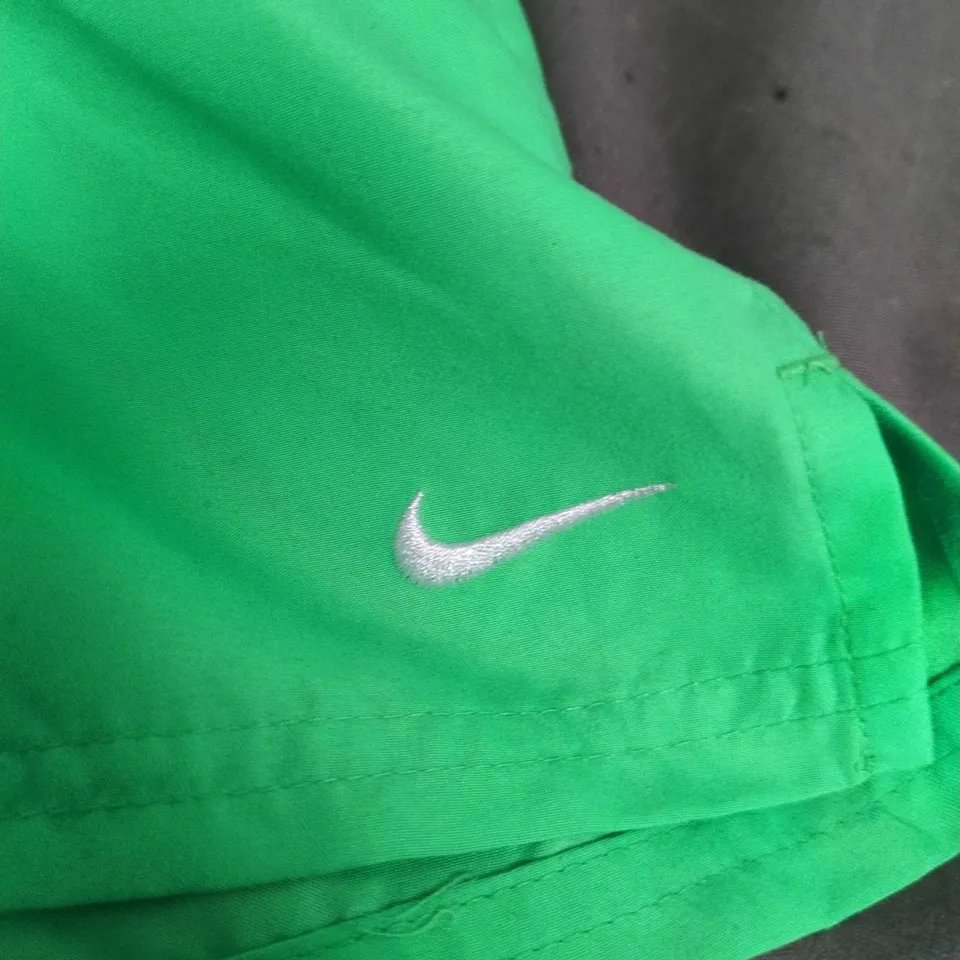 NIKE ATHLETIC SHORTS – BRIGHT GREEN, SIZE L