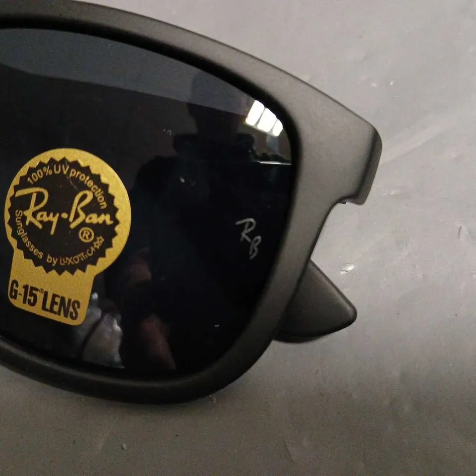 BOXED PAIR OF RAY BAN GLASSES WITH G-15 LENS IN CASE