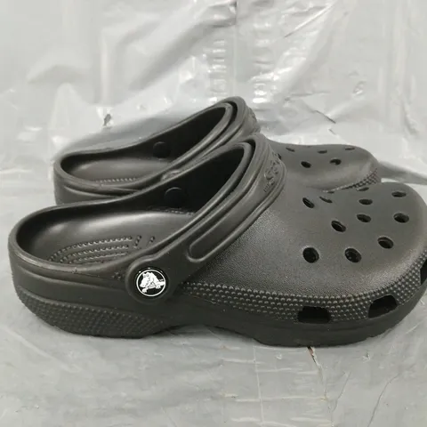 CROCS CLASSIC IN BLACK - M5/W7