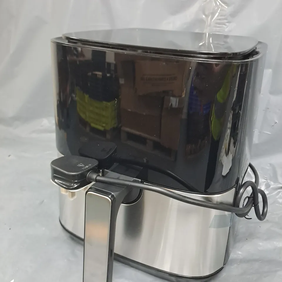 UNBRANDED AIR FRYER IN BLACK