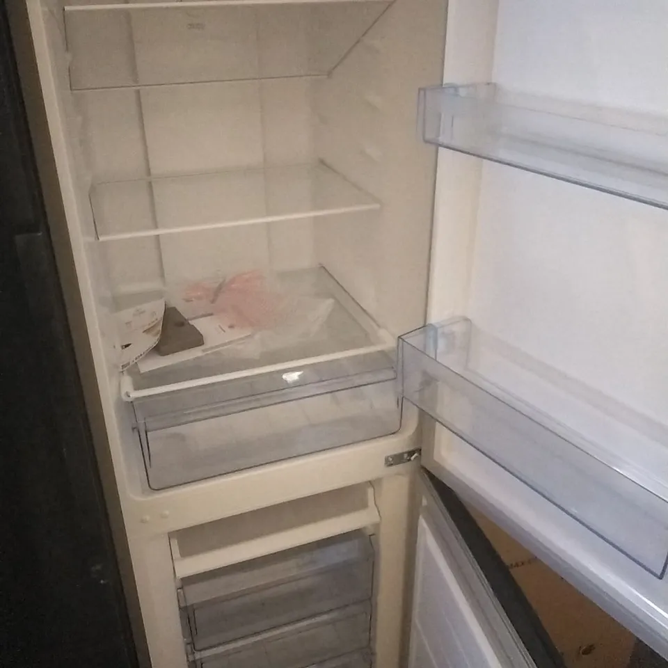 SWAN
SR156120I 55CM WIDE, TOTAL NO FROST, 50/50 SPLIT FRIDGE FREEZER - INOX