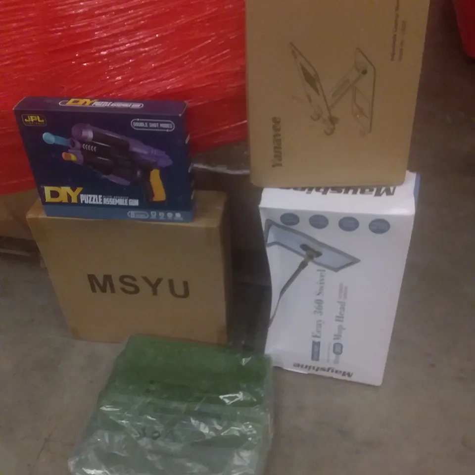 PALLET OF ASSORTED ITEMS INCLUDING 360 SWIVEL MOP, LAPTOP STAND, PUZZLE ASSEMBLE GUN, ARTIFICIAL GRASS