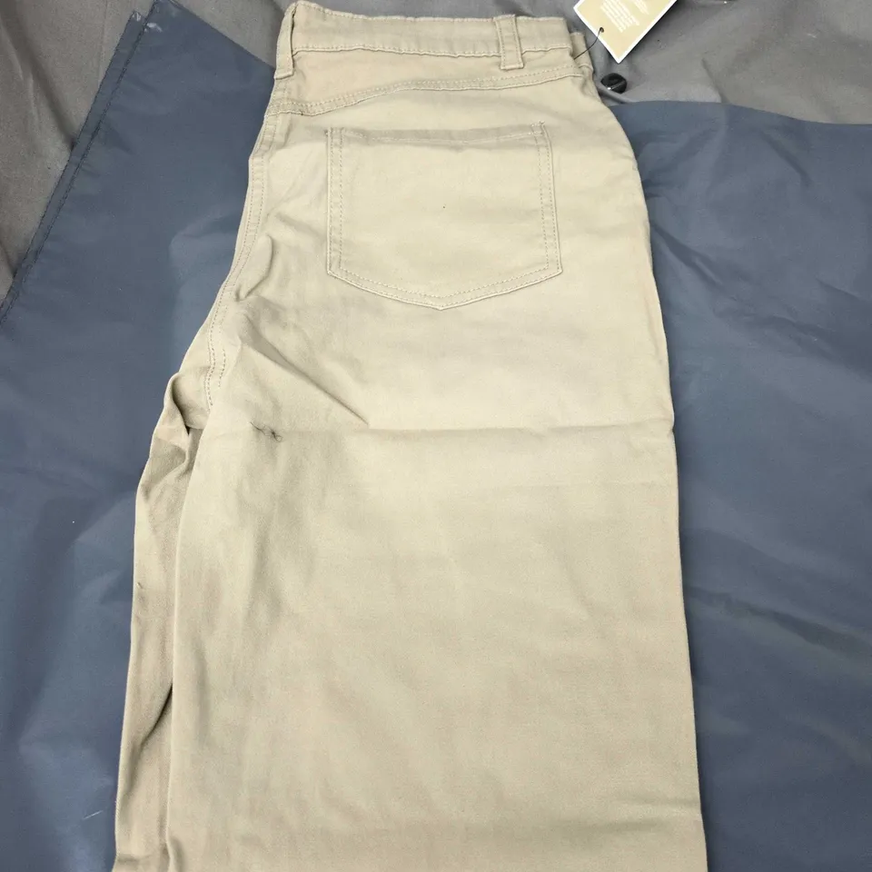 RANDOM ASSORTED BOX OF CLOTHING WOMEN/MENS/KIDS SIZES VARY: BLACK V-NECK TOP WITH TURQUOISE TRIM, BEIGE TROUSERS & PACKAGED GREEN FLORAL GARMENT (3 ITEMS)