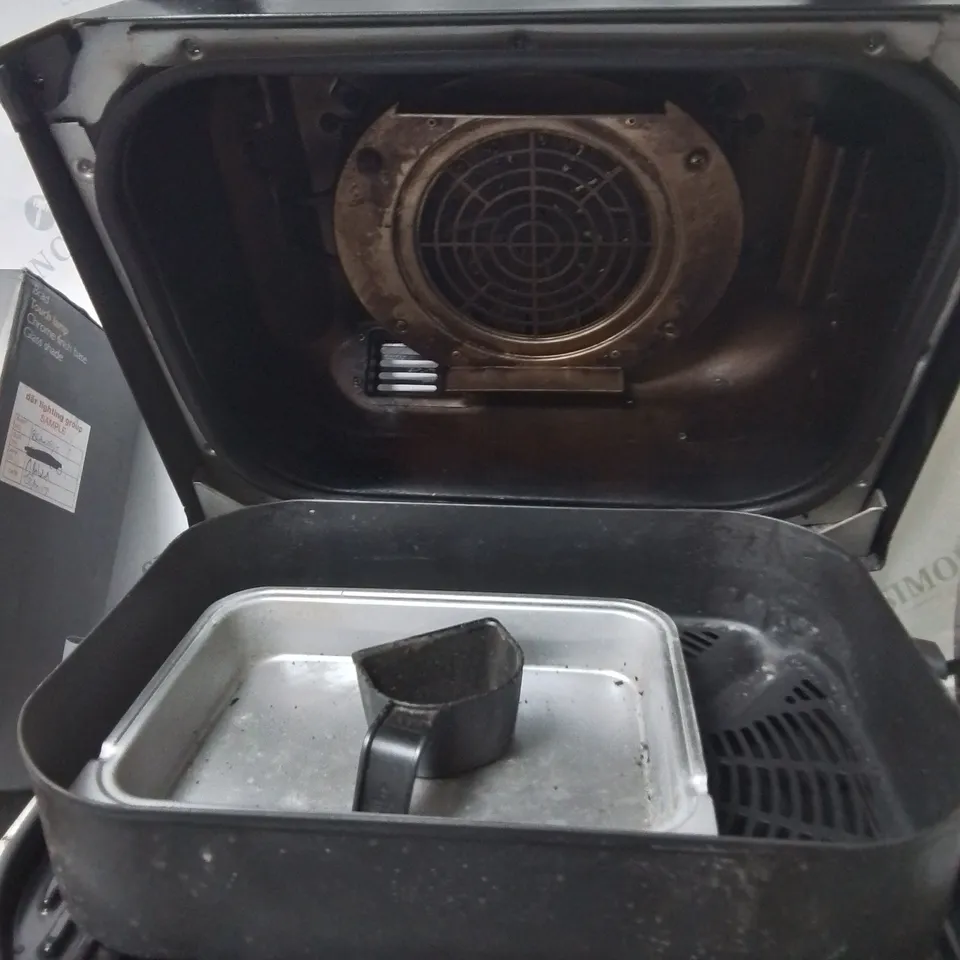 LOT OF APPROXIMATELY 20 ASSORTED HOUSEHOLD ITEMS TO INCLUDE NINJA WOODFIRE, SALTER SCALES AND ROBERTS RADIO