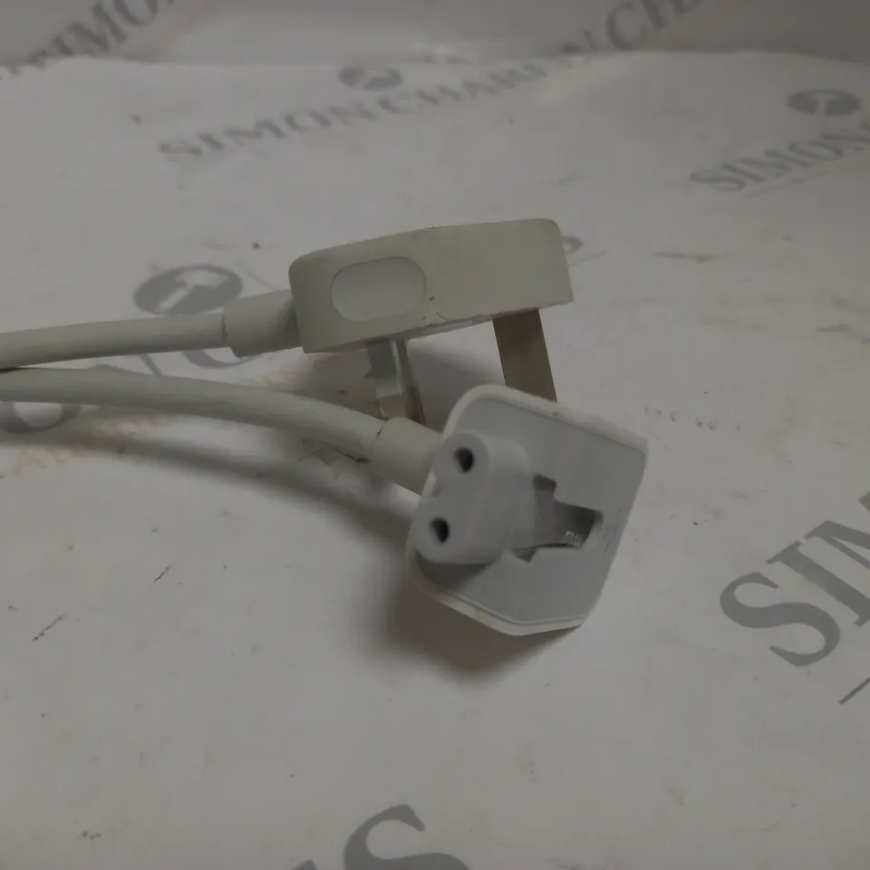 BOX OF APPROX 70 ASSORTED ORIGINAL APPLE EXTENSION CABLE PLUGS