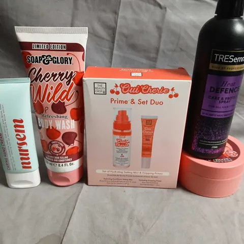 TOTE OF APPROX 15 ASSORTED COSMETIC ITEMS TO INCLUDE– NEUTROGENA HAND CREAM, SOAP & GLORY CHERRY WILD BODY WASH, OUI CHERIE PRIME & SET DUO, TRESEMMÉ HEAT DEFENCE SPRAY