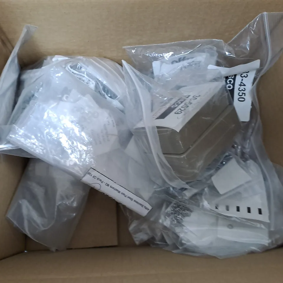 BOX OF APPROX 7 ASSORTED ITEMS TO INCLUDE - POZI SELF TAPPERS - POZI M SCREW STAINLESS STEEL - M5 CASE NUT ECT