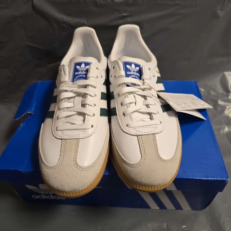 BOXED PAIR OF KIDS ADIDAS SAMBA OG TRAINERS - UK SIZE 5