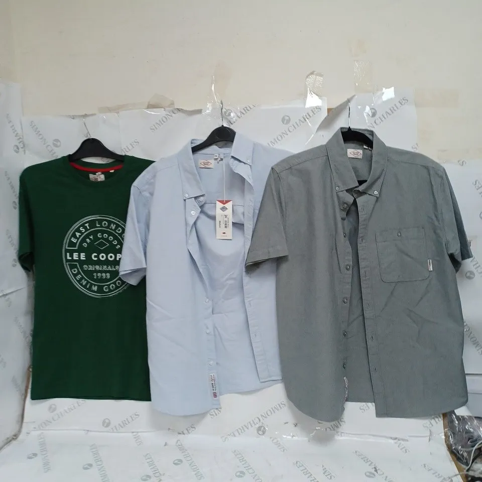 APPROXIMATELY 20 LEE COOPER ORIGINALS PIECES OF CLOTHING TO INCLUDE STRIPE POLO MEDIUM, LARGE OXFORD SHIRT, AND ESSENTIAL CREW TEE LARGE ETC.