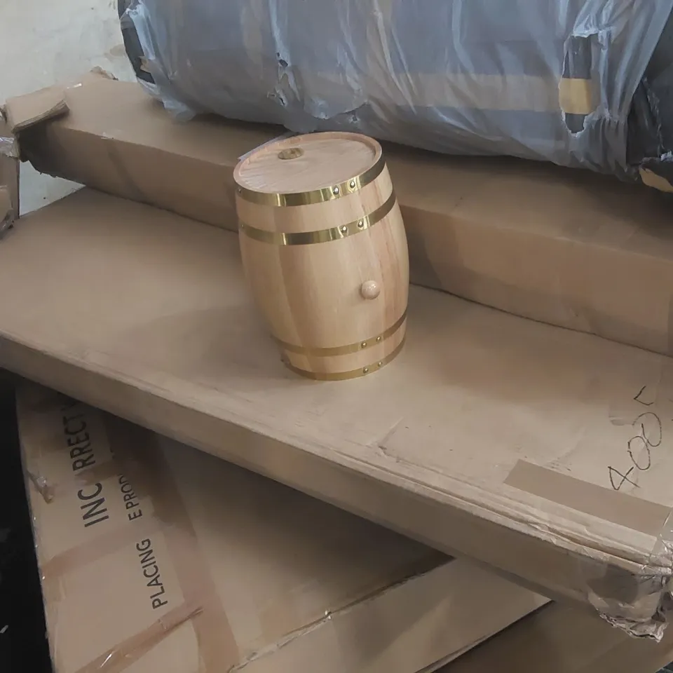 PALLET CONTAINING A LARGE QUANTITY OF ASSORTED FURNITURE PARTS AND MATTRESS ECT